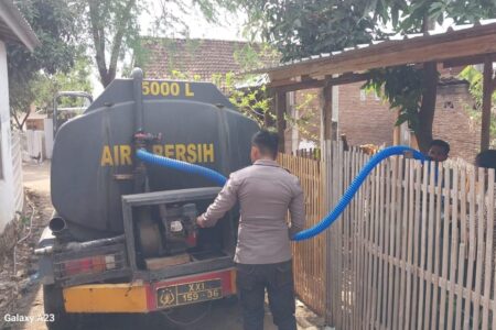 Gerak Cepat Atasi Krisis Air Bersih di Desa Nata dan Roka, Kapolres Bima Kabupaten Salurkan 10.000 Liter Air Bersih