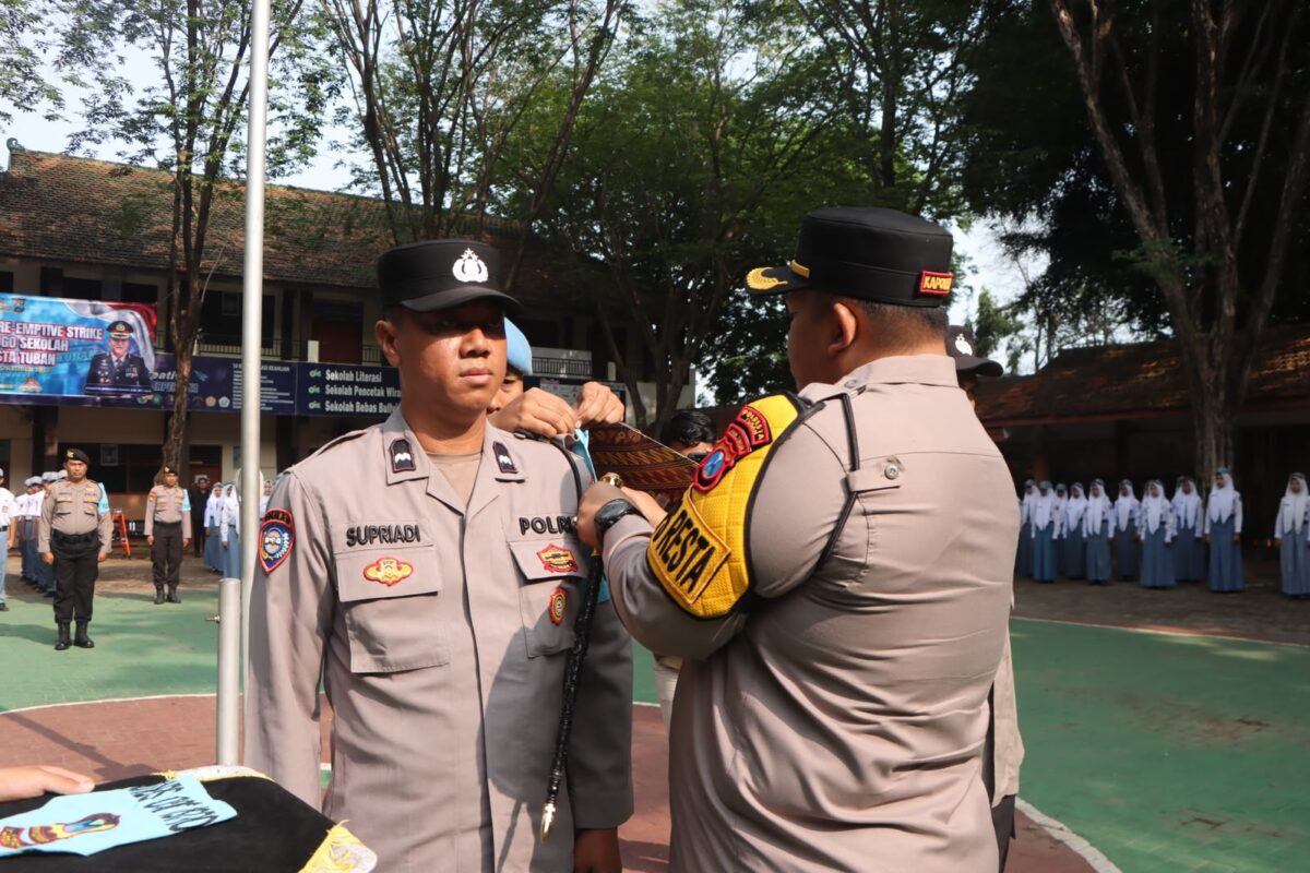 Bentengi Pelajar dari Perundungan dan Narkoba, Kapolresta Tuban Pimpin Apel Polisi Jogo Sekolah di SMKN 1 Tuban